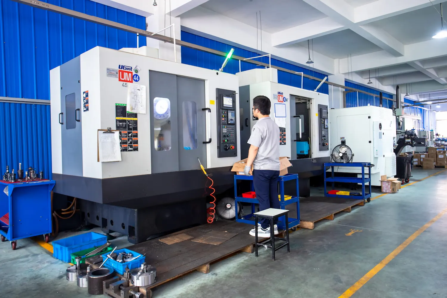 CNC milling machines in the Doncen Motor workshop